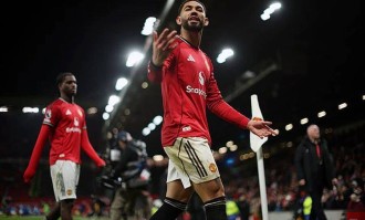 库尼亚向曼联球迷摊手惹争议！齐尔克泽已申请离队，曼联考虑马特塔