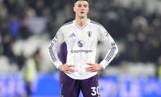 曼联一人被嘘离场恐失主力位置！卡里克考虑变阵，谢什科理应首发