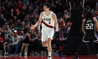 杨瀚森坦言首秀后有些愧疚 美媒：他适应能力很强