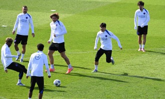 法甲焦点战：巴黎FC对决洛里昂，升班马的生死较量