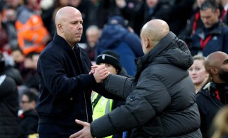 利物浦主帅七轮仅一胜却依然笑对逆境，不满关键红牌判罚引争议